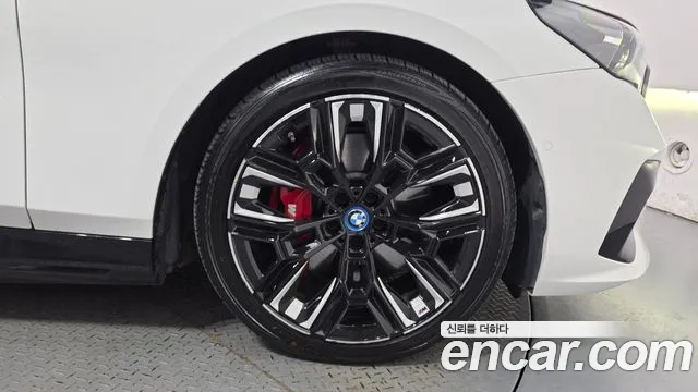 BMW i5 G60 — Фото автомобиля 6