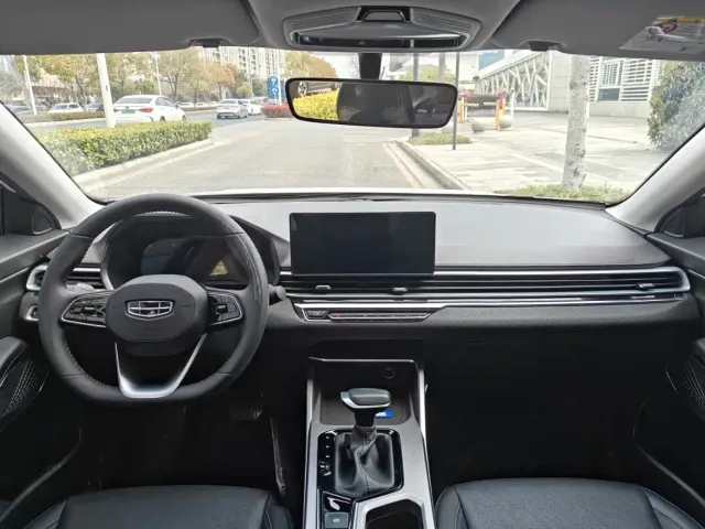 Geely Emgrand — Фото автомобиля 6