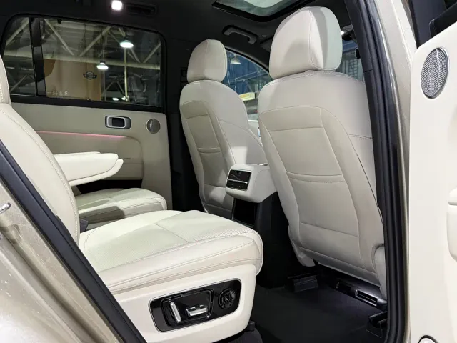 Li Auto L8 — Фото автомобиля 11