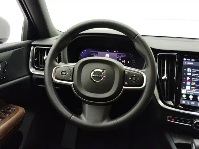 Volvo S60 — Фото автомобиля 15