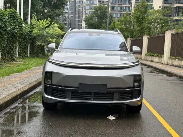 Li Auto L8 — Фото автомобиля 2