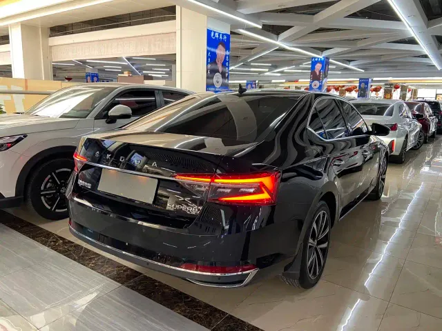 Skoda Superb — Фото автомобиля 4
