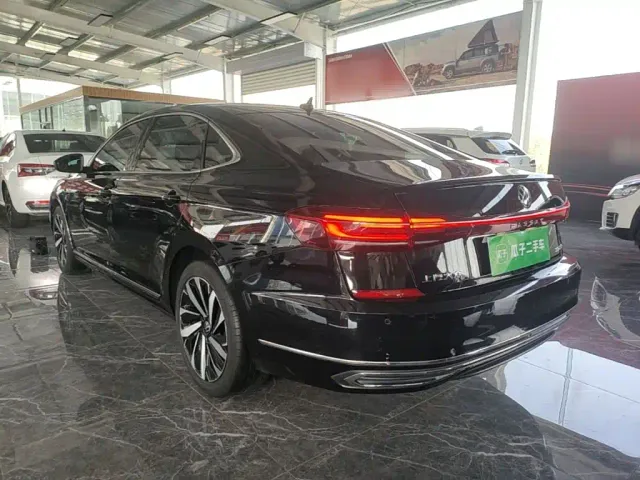 Volkswagen Passat — Фото автомобиля 4