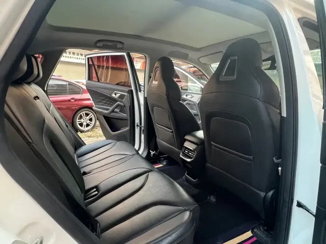 Roewe RX5 — Фото автомобиля 11