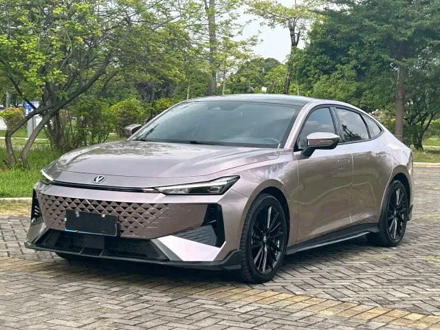Фотография автомобиля — Changan UNI-V