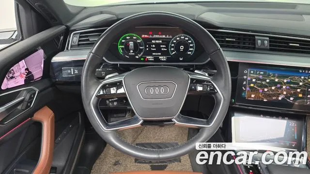 Audi e-tron — Фото автомобиля 20