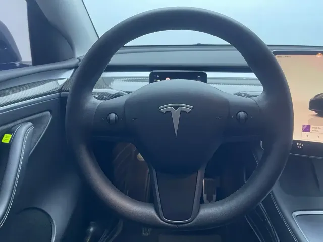 Tesla Model Y — Фото автомобиля 16