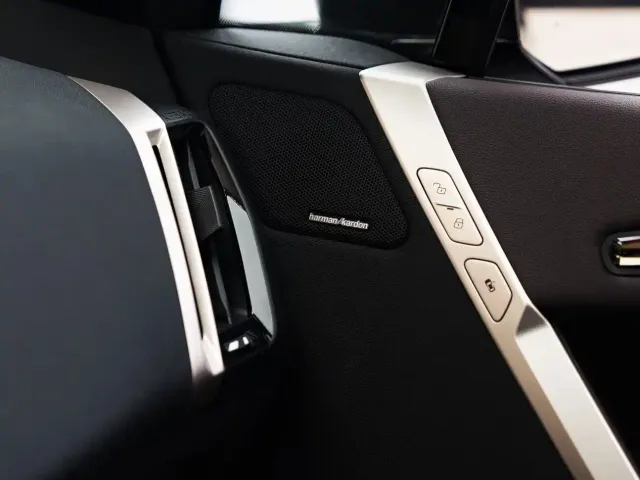 BMW iX — Фото автомобиля 12