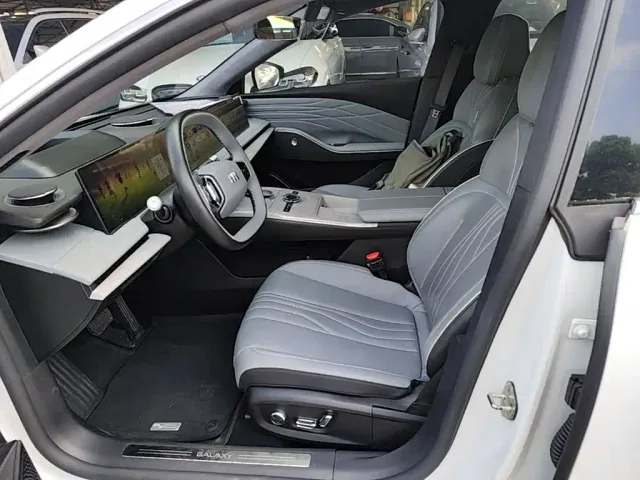 Geely Galaxy E8 — Фото автомобиля 14