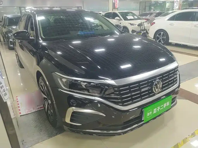Volkswagen Passat — Фото автомобиля 3