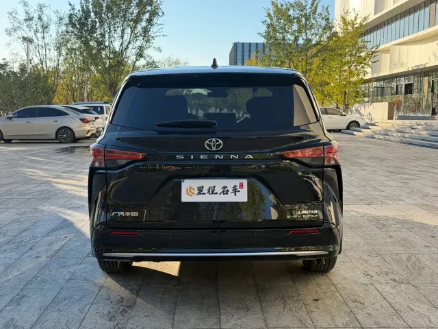 Toyota Sienna — Фото автомобиля 6