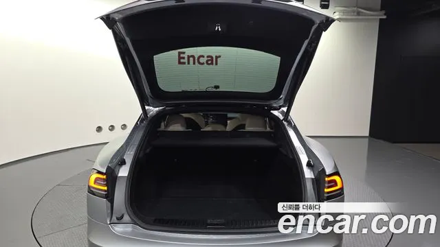 Tesla Model S — Фото автомобиля 26