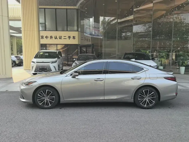Lexus ES — Фото автомобиля 2