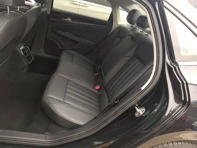 Volkswagen Passat — Фото автомобиля 16