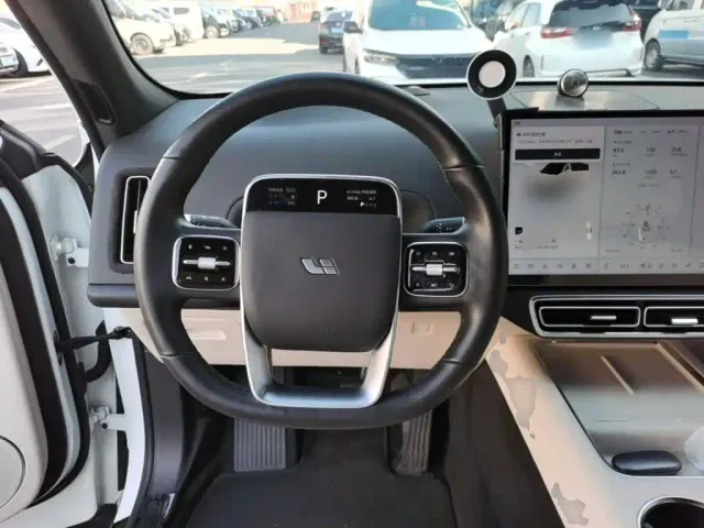 Li Auto L7 — Фото автомобиля 10