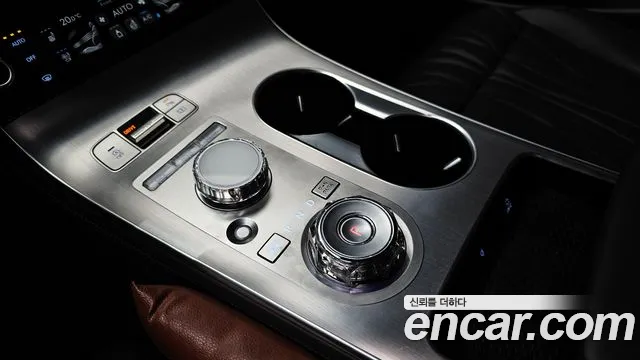 Genesis GV70 2.5T Бензин AWD — Фото автомобиля 4