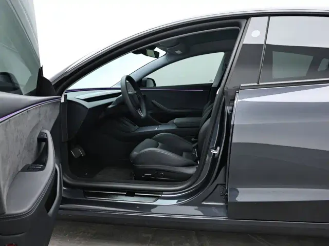 Tesla Model 3 — Фото автомобиля 11