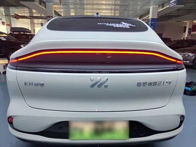 IM Motors LS6 — Фото автомобиля 5