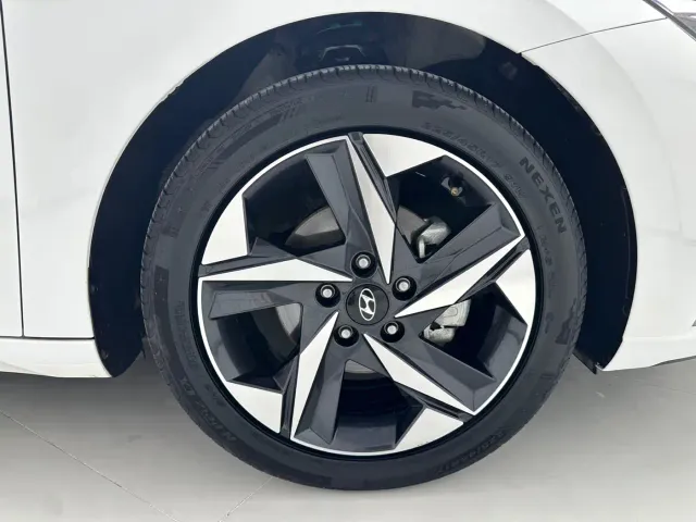 Hyundai Elantra — Фото автомобиля 18
