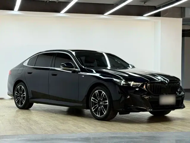 BMW 5 Series — Фото автомобиля 6