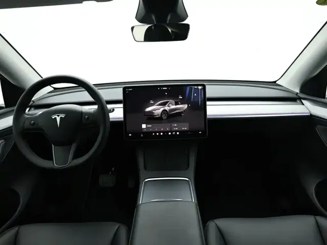 Tesla Model Y — Фото автомобиля 15