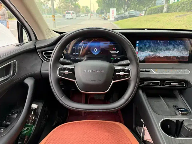 Roewe D7 — Фото автомобиля 14