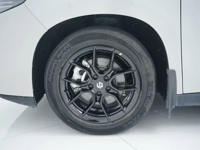 Leapmotor C10 — Фото автомобиля 21