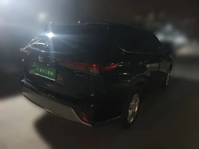 Toyota Highlander — Фото автомобиля 4