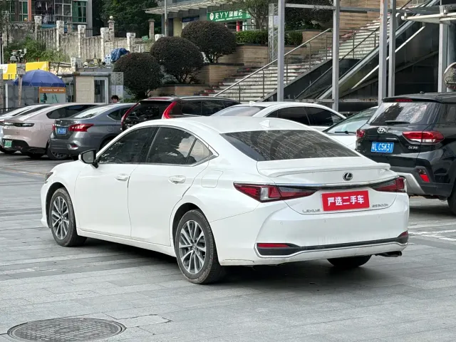 Lexus ES — Фото автомобиля 7