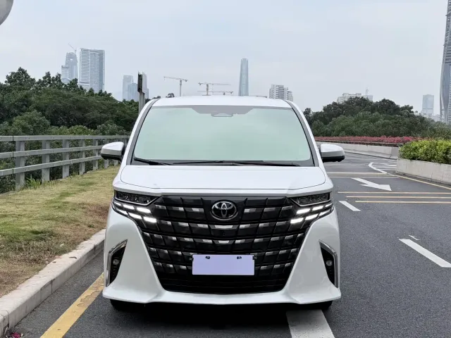 Toyota Alphard — Фото автомобиля 2