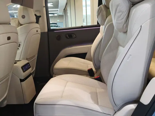 Li Auto i8 — Фото автомобиля 12