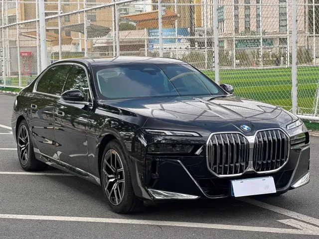 BMW 7 Series — Фото автомобиля 3