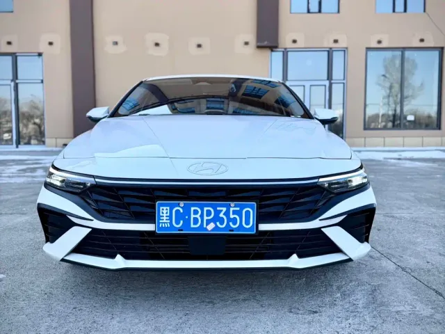 Hyundai Elantra — Фото автомобиля 2