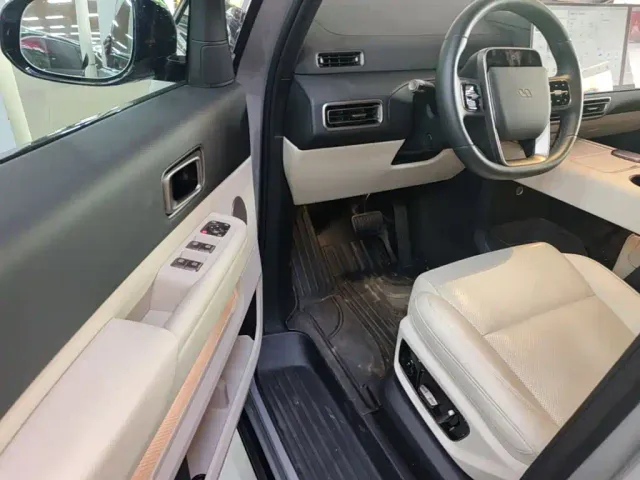 Li Auto MEGA — Фото автомобиля 15