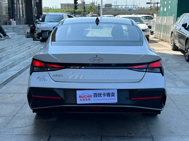Hyundai Elantra — Фото автомобиля 5