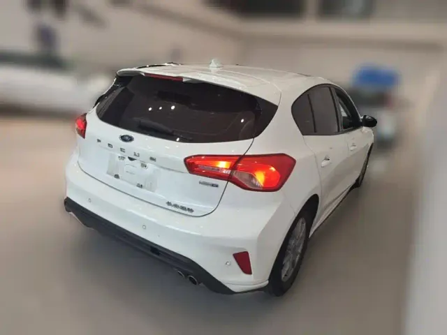 Ford Focus — Фото автомобиля 9