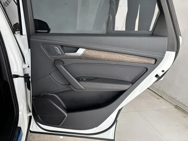 Audi Q5L — Фото автомобиля 23