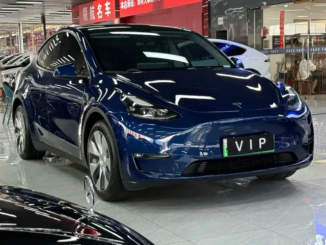 Tesla Model Y — Фото автомобиля 3