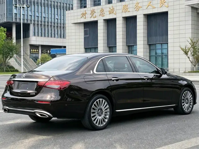Mercedes-Benz E-Class — Фото автомобиля 10
