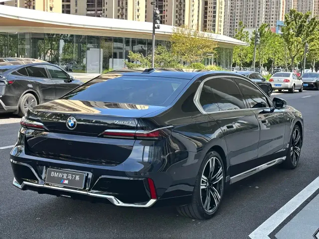 BMW 7 Series — Фото автомобиля 8