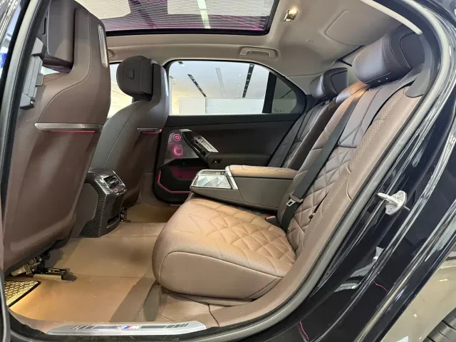 BMW i7 — Фото автомобиля 11