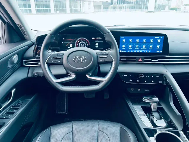 Hyundai Elantra — Фото автомобиля 8