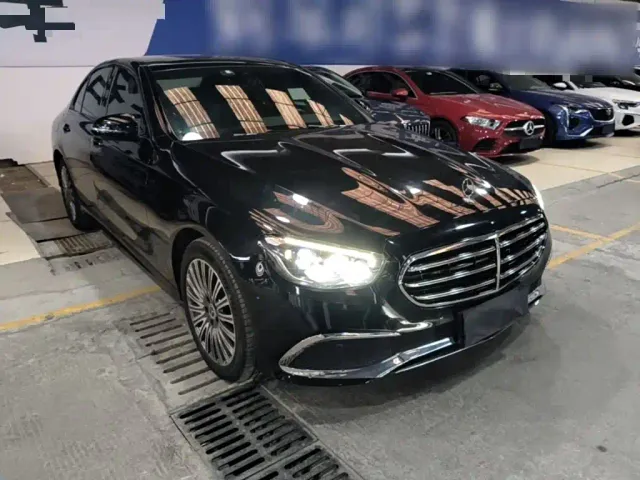 Mercedes-Benz E-Class — Фото автомобиля 3