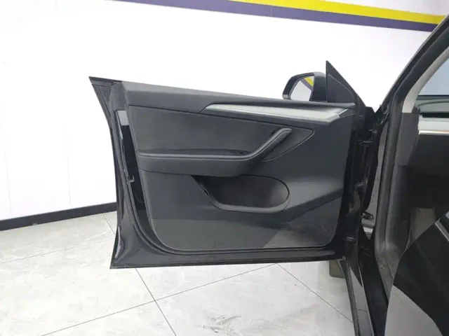 Tesla Model Y — Фото автомобиля 7