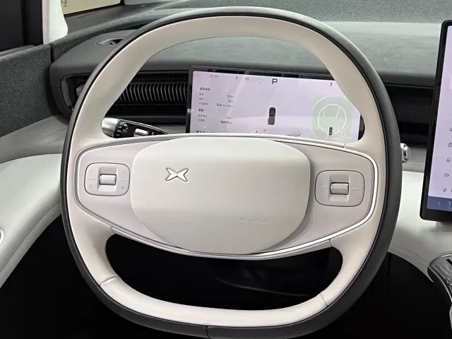 Xpeng X9 — Фото автомобиля 25