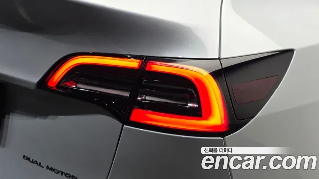 Tesla Model Y — Фото автомобиля 8