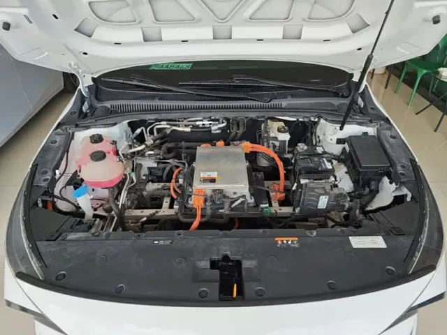 Geely Geometry G6 — Фото автомобиля 19