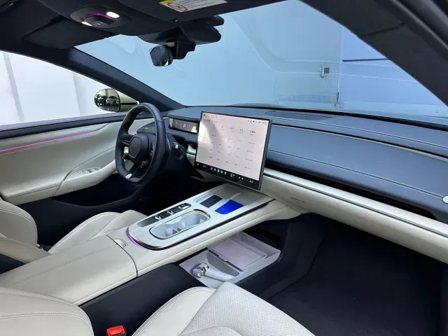 Xiaomi SU7 — Фото автомобиля 12