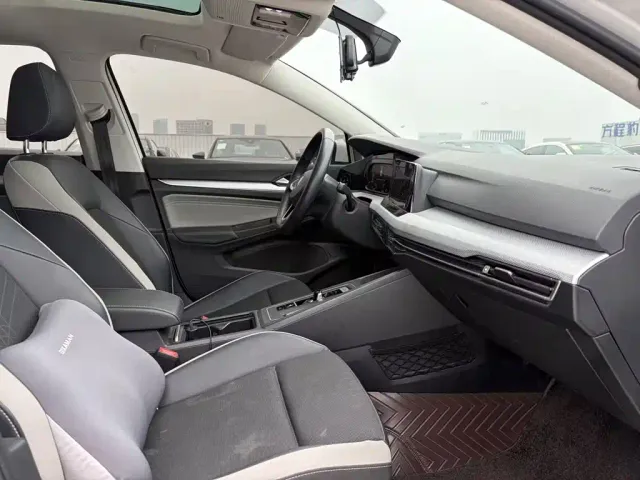 Volkswagen Golf — Фото автомобиля 15