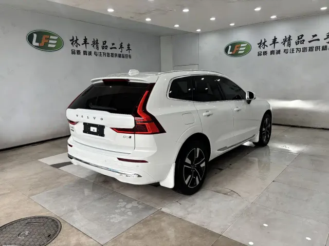 Volvo XC60 — Фото автомобиля 8